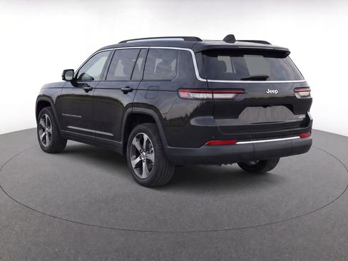 Used 2022 Jeep Grand Cherokee L Limited RWD image 3