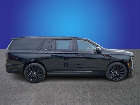 New 2026 Cadillac Escalade ESV Platinum Sport w/ LPO, ONYX Package image 4