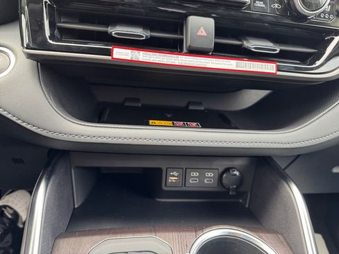 New 2025 Toyota Highlander Limited image 28