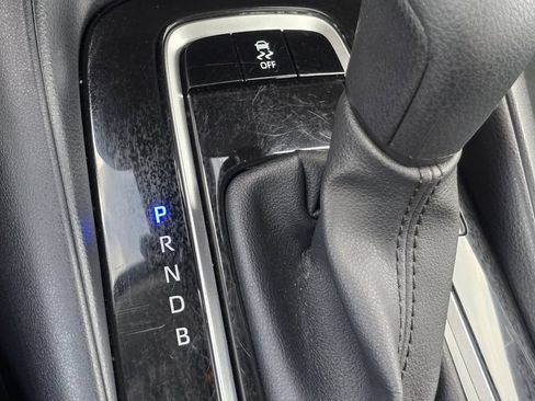 Used 2025 Toyota Corolla LE FWD image 11