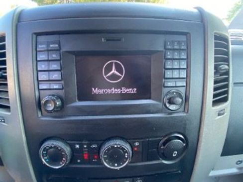 Used 2018 Mercedes-Benz Sprinter 2500 image 29