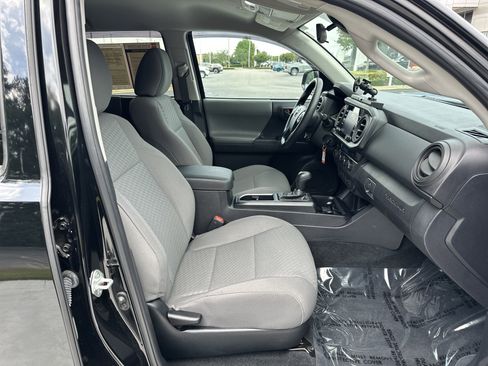 Certified 2023 Toyota Tacoma SR AWD/4WD image 33