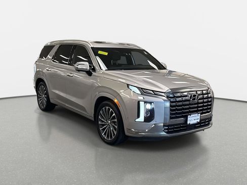 Used 2024 Hyundai Palisade Calligraphy image 3