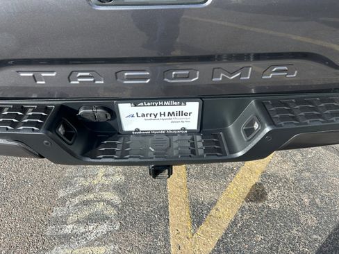 Used 2022 Toyota Tacoma TRD Off-Road w/ Technology Package image 27