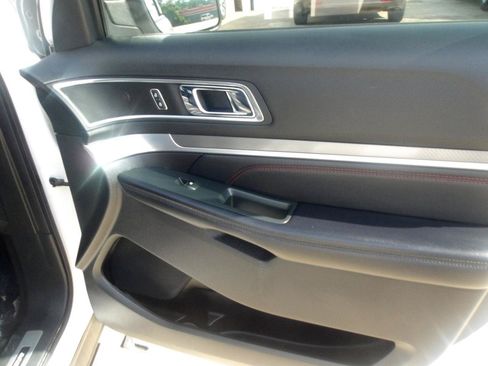 Used 2018 Ford Explorer Sport w/ Equipment Group 401A AWD/4WD image 9