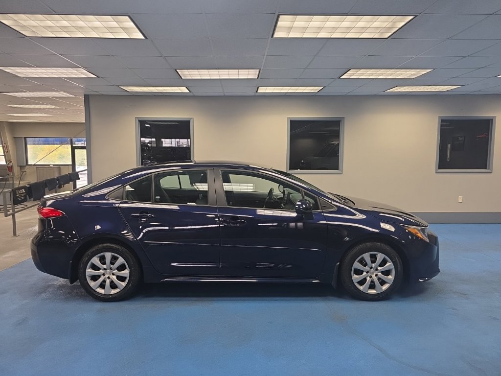 Used 2023 Toyota Corolla LE w/ Carpet Mat Package (TMS) FWD image 2