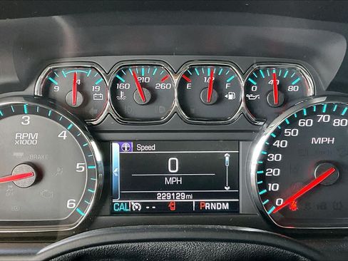 Used 2015 Chevrolet Suburban LTZ RWD image 24