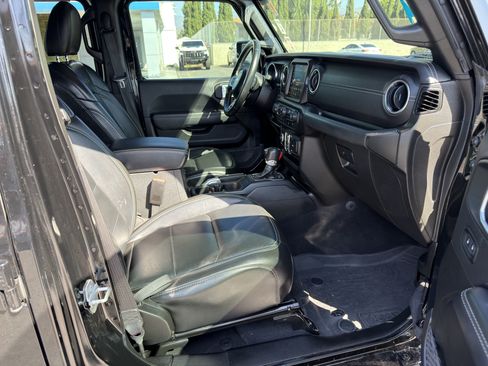 Used 2022 Jeep Wrangler Unlimited Sahara w/ Cold Weather Group AWD/4WD image 10