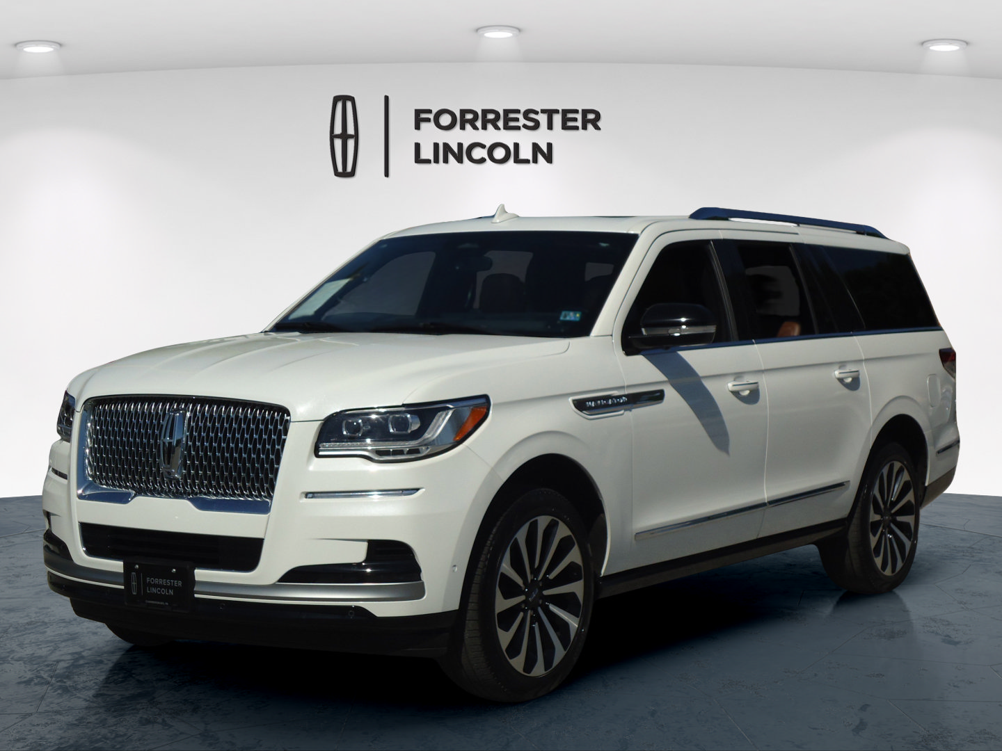 Certified 2024 Lincoln Navigator L Reserve AWD/4WD image 7