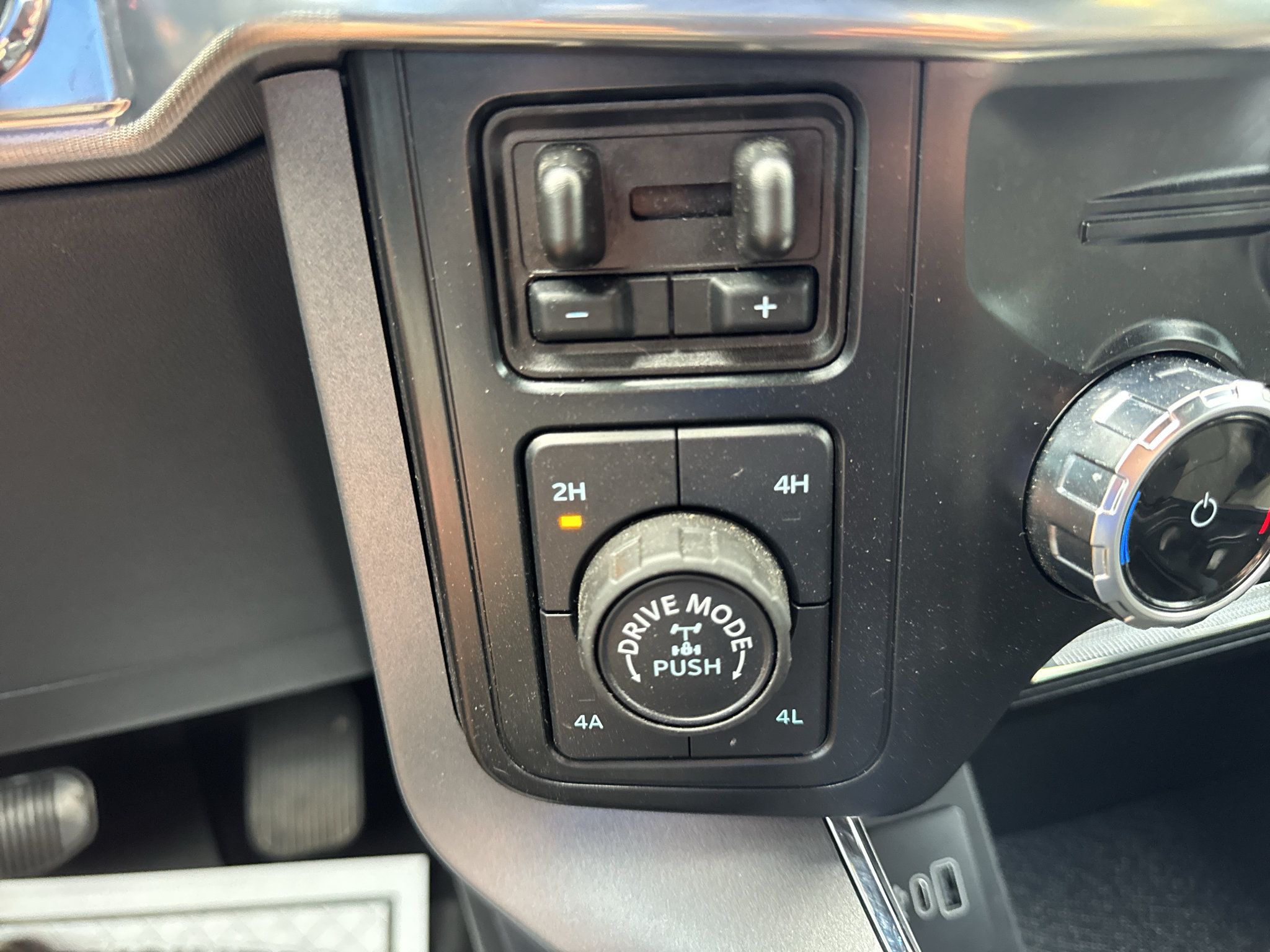 Used 2025 Ford F150 Lariat w/ Equipment Group 501A Mid AWD/4WD image 18