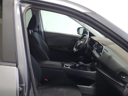 Used 2023 Nissan Rogue S AWD/4WD image 3