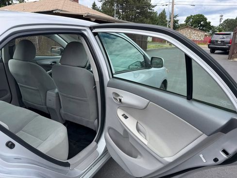 Used 2010 Toyota Corolla LE FWD image 12