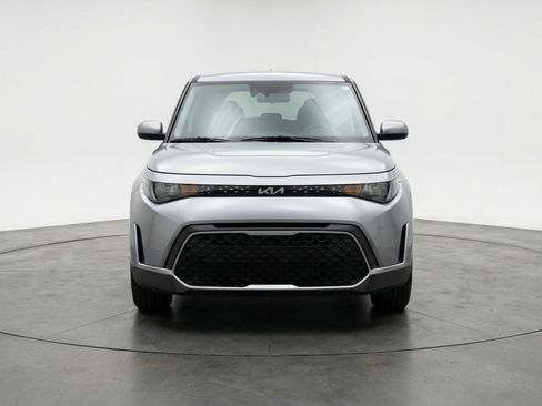 Used 2025 Kia Soul LX w/ LX Technology Package image 2