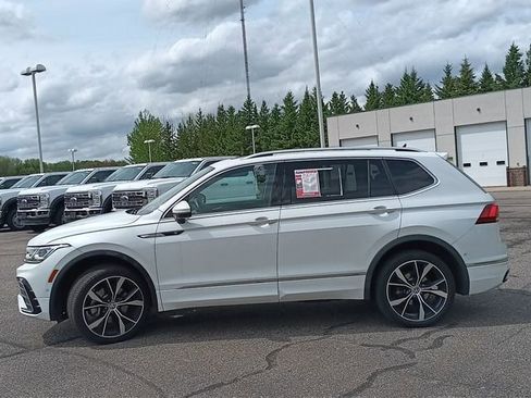 Used 2022 Volkswagen Tiguan SEL R-Line AWD/4WD image 4