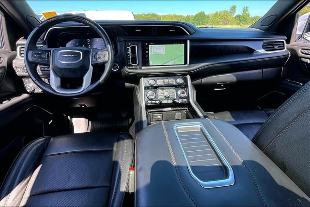 Used 2024 GMC Yukon Denali w/ Advanced Technology Package AWD/4WD image 7