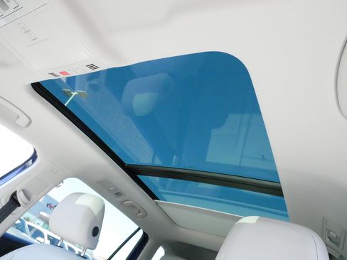 Certified 2022 Volkswagen Tiguan SE w/ Panoramic Sunroof Package image 31