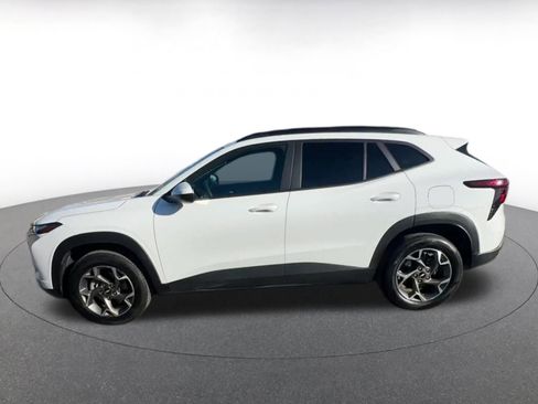 Used 2025 Chevrolet Trax LT image 9