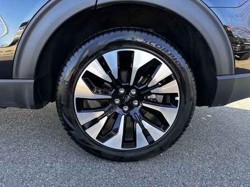 Certified 2025 Ford Explorer Platinum w/ LUX Leather Package image 20