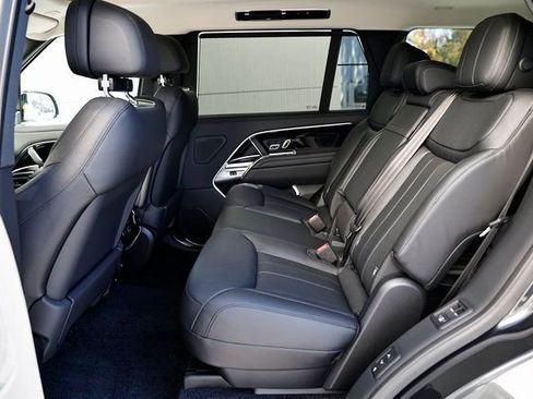 New 2025 Land Rover Range Rover Long Wheelbase SE image 28