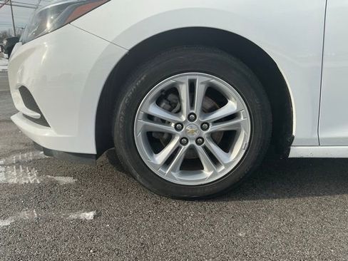 Used 2018 Chevrolet Cruze LT w/ Convenience Package image 9