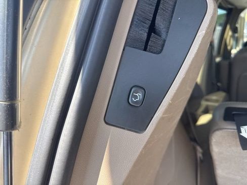 Used 2012 Chrysler Town & Country Touring-L w/ Premium Group FWD image 11