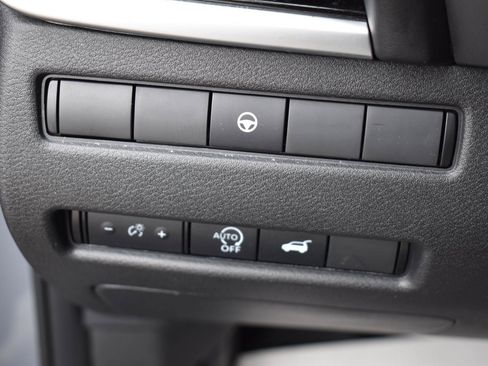 Used 2025 Nissan Rogue SL FWD image 48