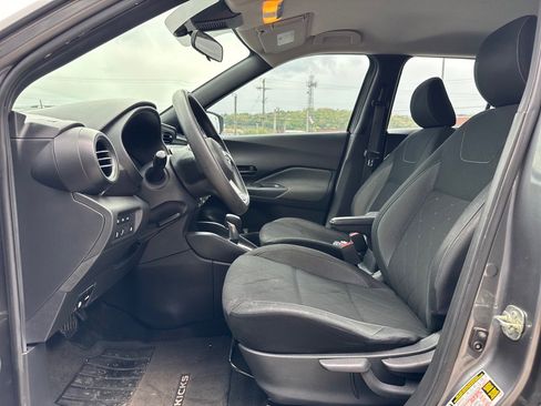 Used 2020 Nissan Kicks S image 7