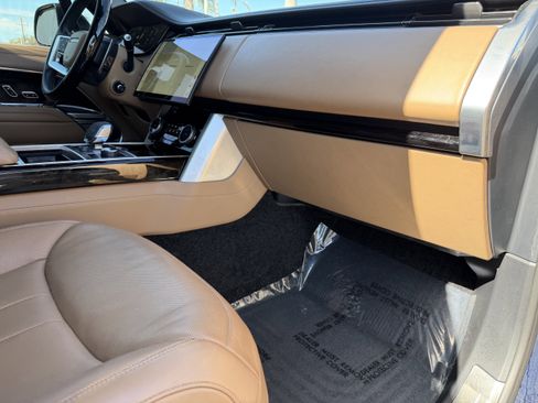 Used 2023 Land Rover Range Rover Long Wheelbase Autobiography image 12