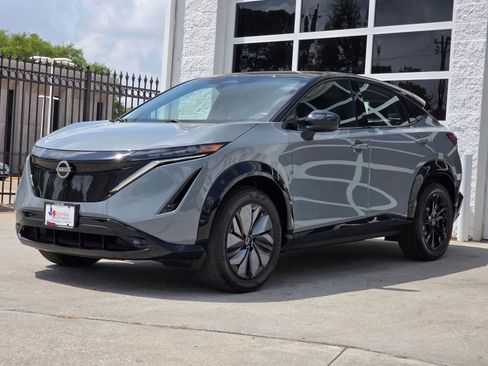 Used 2023 Nissan Ariya AWD image 9