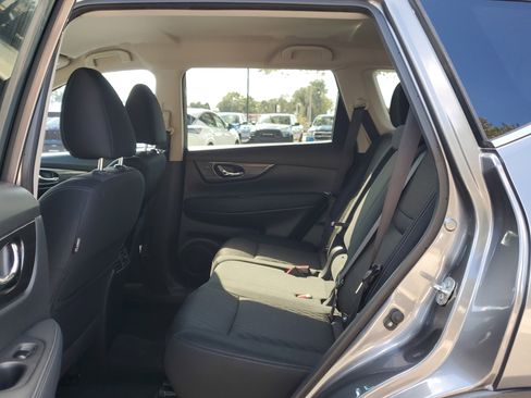 Used 2019 Nissan Rogue SV image 13