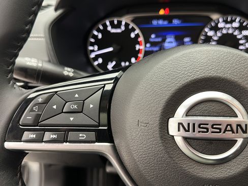 Used 2021 Nissan Altima 2.5 SV w/ SV Premium Package FWD image 18