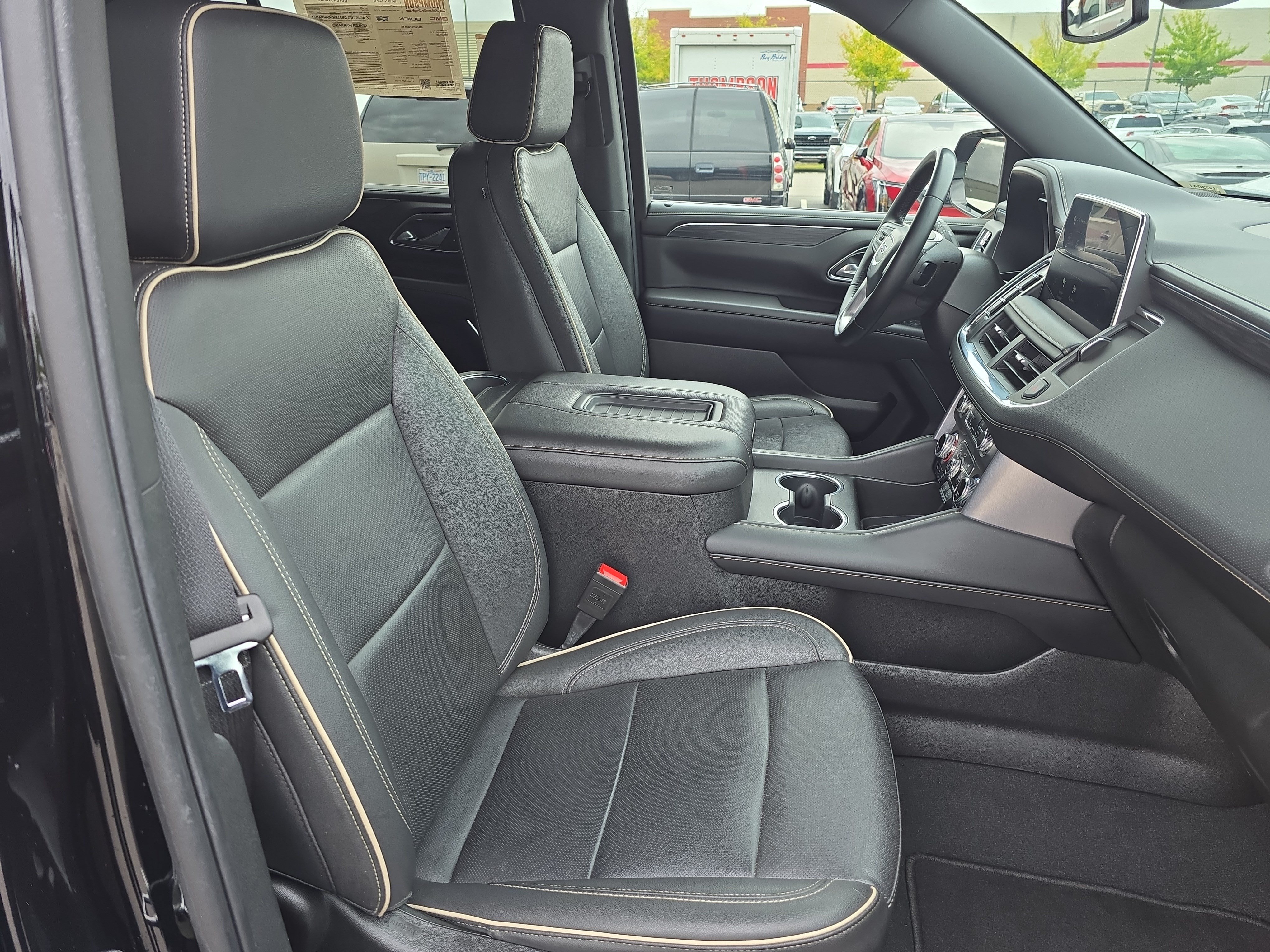 Used 2024 GMC Yukon SLT AWD/4WD image 10
