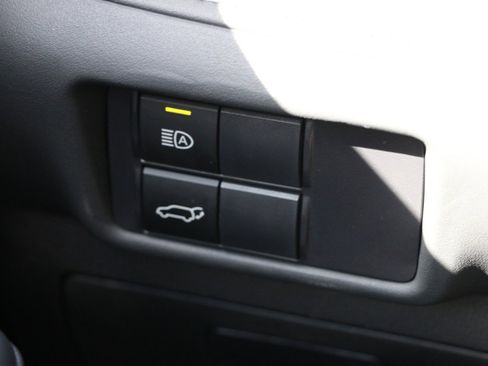 Used 2022 Toyota Highlander XLE image 19