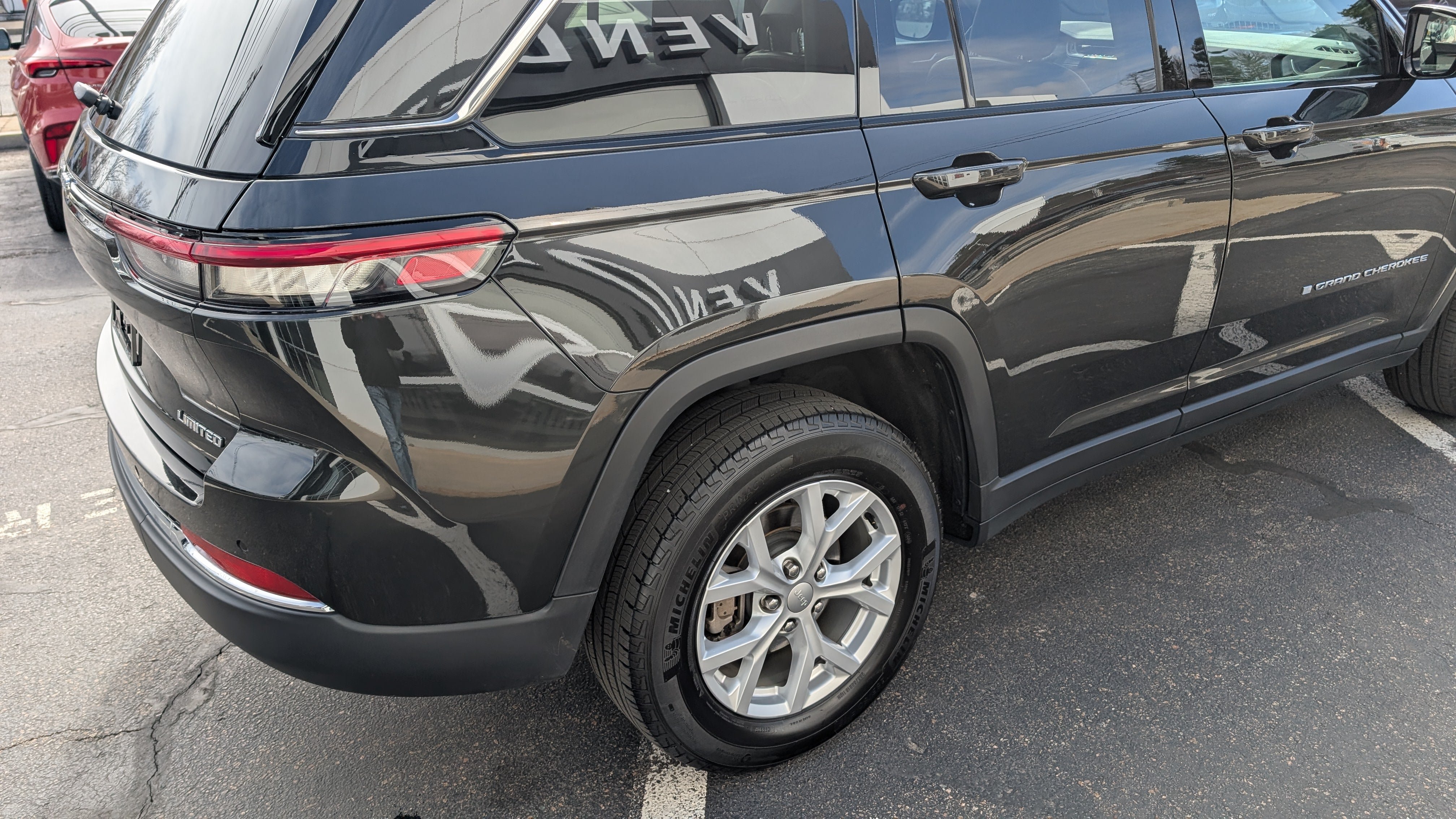 Used 2024 Jeep Grand Cherokee Limited AWD/4WD image 19
