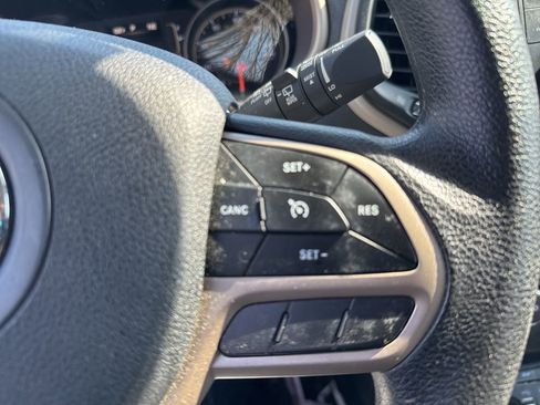 Used 2017 Jeep Cherokee Sport image 17