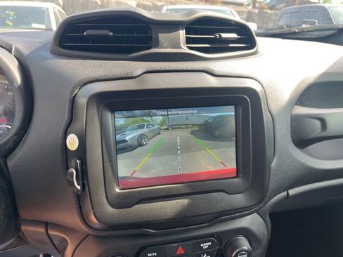 Used 2021 Jeep Renegade Latitude AWD/4WD image 22