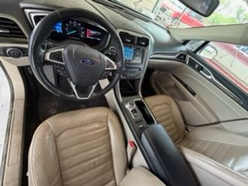 Used 2017 Ford Fusion SE w/ Fusion SE Technology Package FWD image 10