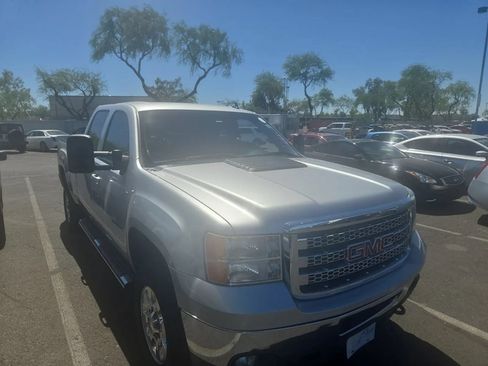 Used 2014 GMC Sierra 2500 SLT w/ Suspension Package, Off-Road AWD/4WD image 5
