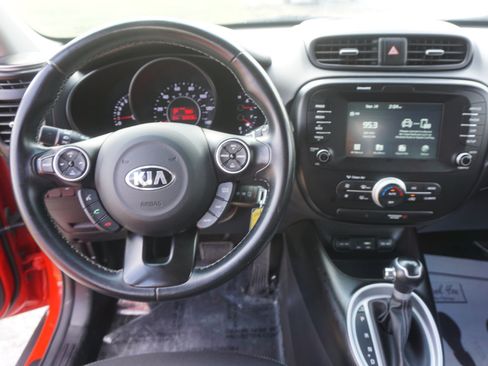 Used 2019 Kia Soul + image 9