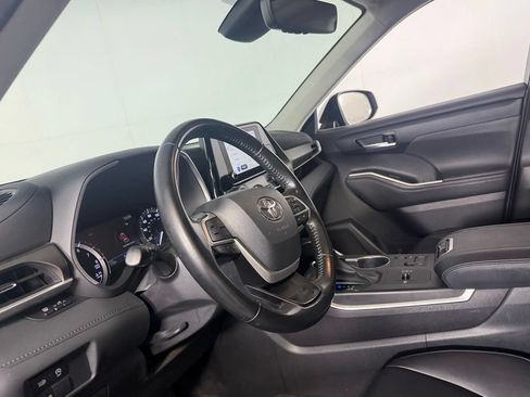 Used 2023 Toyota Highlander XLE FWD image 21