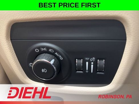 New 2026 Jeep Grand Cherokee Limited w/ Luxury Tech Group II AWD/4WD image 26