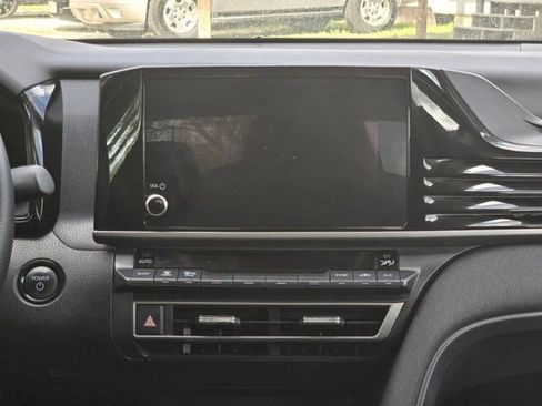 Used 2025 Toyota Camry LE image 18