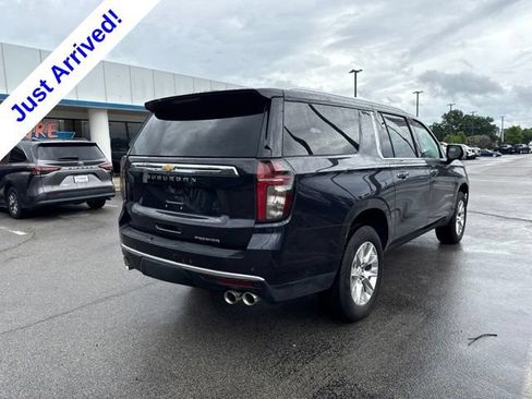 Used 2023 Chevrolet Suburban Premier RWD image 3