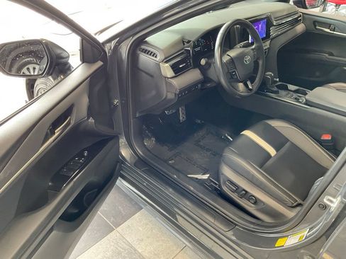 Used 2025 Toyota Camry SE FWD image 9