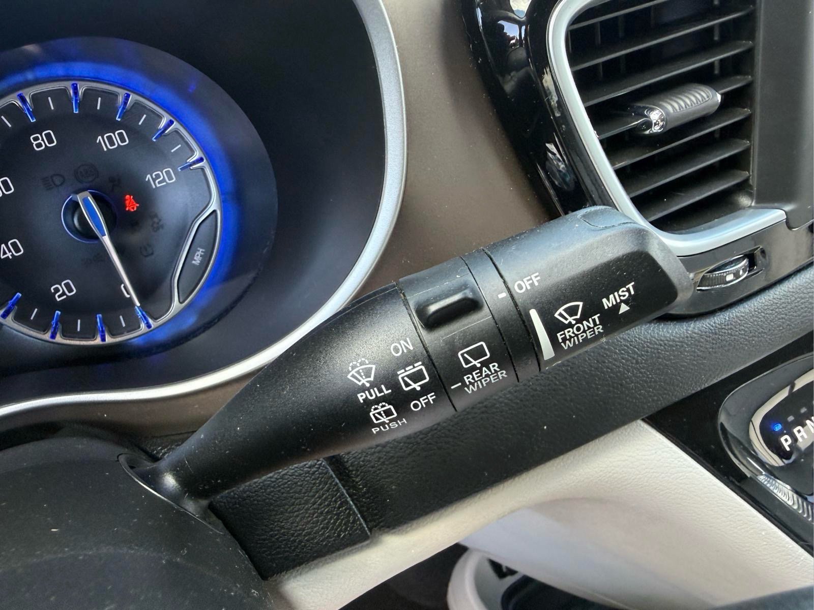 Used 2021 Chrysler Voyager Lxi FWD image 28