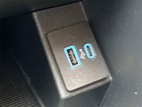 Used 2023 Ford Edge SE w/ Black Appearance Package image 27