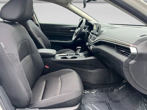 Used 2025 Nissan Altima 2.5 SV FWD image 16