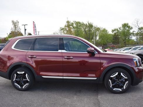 Certified 2024 Kia Telluride S w/ S Sunroof Package AWD/4WD image 2