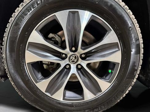 Used 2020 Toyota Highlander XLE AWD/4WD image 39