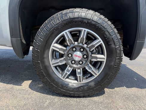 Used 2024 GMC Sierra 1500 AT4 w/ Technology Package AWD/4WD image 14